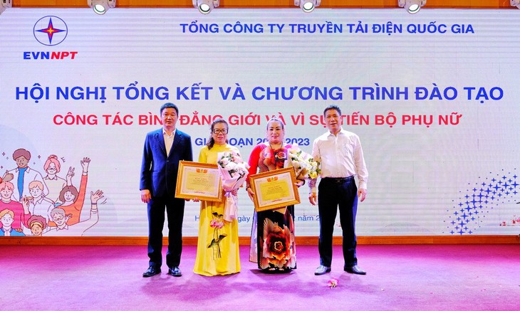 EVNNPT tổ chức thành công Hội nghị tổng kết và chương trình đào tạo công tác bình đẳng giới và Vì sự tiến bộ phụ nữ giai đoạn 2018 - 2023- Ảnh 11. EVNNPT tổ chức thành công Hội nghị tổng kết và chương trình đào tạo công tác bình đẳng giới và Vì sự tiến bộ phụ nữ giai đoạn 2018 - 2023- Ảnh 11.
