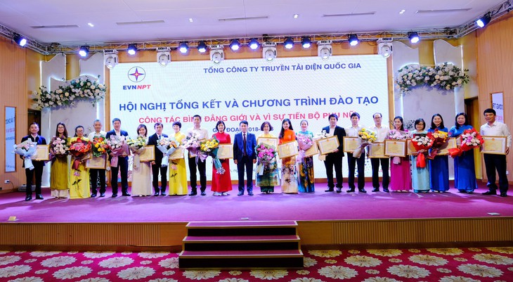 EVNNPT tổ chức thành công Hội nghị tổng kết và chương trình đào tạo công tác bình đẳng giới và Vì sự tiến bộ phụ nữ giai đoạn 2018 - 2023- Ảnh 6. EVNNPT tổ chức thành công Hội nghị tổng kết và chương trình đào tạo công tác bình đẳng giới và Vì sự tiến bộ phụ nữ giai đoạn 2018 - 2023- Ảnh 6.