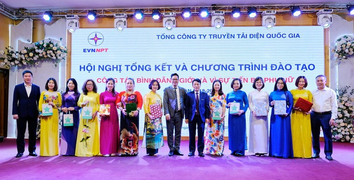 EVNNPT tổ chức thành công Hội nghị tổng kết và chương trình đào tạo công tác bình đẳng giới và Vì sự tiến bộ phụ nữ giai đoạn 2018 - 2023- Ảnh 8. EVNNPT tổ chức thành công Hội nghị tổng kết và chương trình đào tạo công tác bình đẳng giới và Vì sự tiến bộ phụ nữ giai đoạn 2018 - 2023- Ảnh 8.