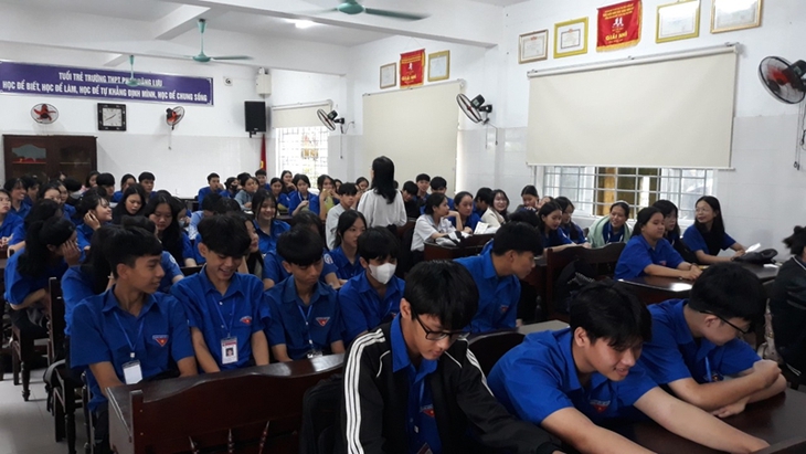 Đẩy mạnh việc giáo dục sức khỏe sinh sản cho vị thành niên, thanh niên- Ảnh 1. Đẩy mạnh việc giáo dục sức khỏe sinh sản cho vị thành niên, thanh niên- Ảnh 1.