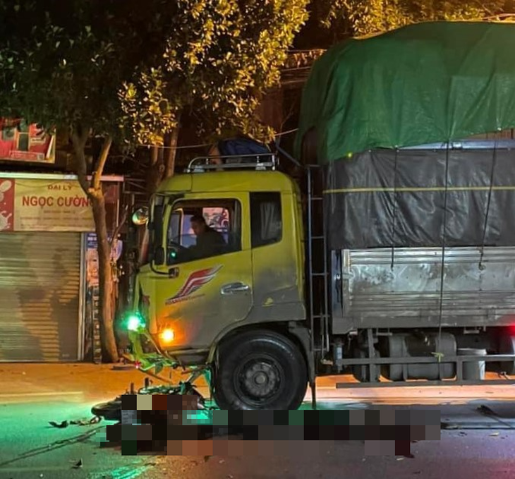 Lạng lách đánh võng trên đường, 2 thanh niên tử vong dưới gầm ô tô- Ảnh 3.