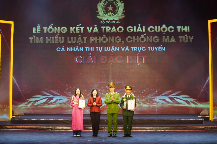 Nhân lên các hạt nhân tiêu biểu, nâng cao trách nhiệm thực thi Luật phòng, chống ma túy- Ảnh 1. Nhân lên các hạt nhân tiêu biểu, nâng cao trách nhiệm thực thi Luật phòng, chống ma túy- Ảnh 1.