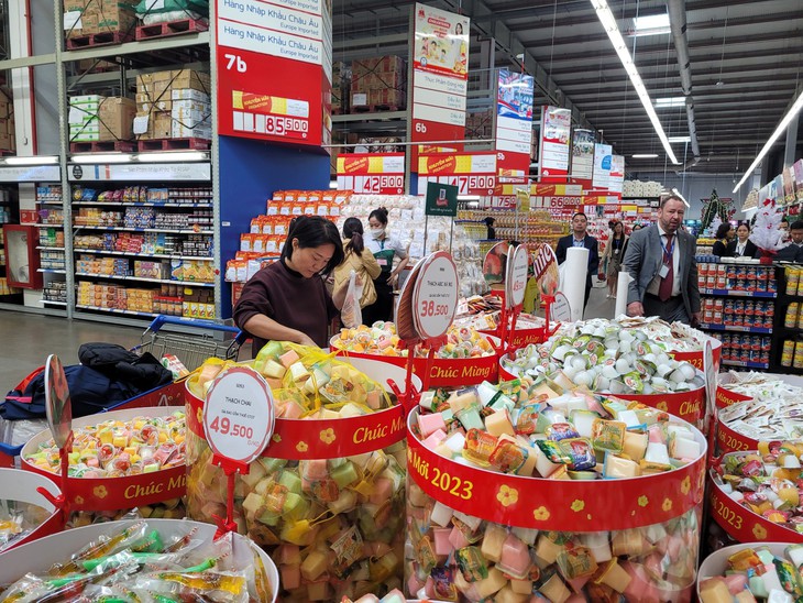 Hà Nội: Ngăn chặn mất an toàn vệ sinh thực phẩm dịp Tết Nguyên đán từ việc chủ động tăng nguồn cung ứng hàng hóa chất lượng- Ảnh 1. Hà Nội: Ngăn chặn mất an toàn vệ sinh thực phẩm dịp Tết Nguyên đán từ việc chủ động tăng nguồn cung ứng hàng hóa chất lượng- Ảnh 1.