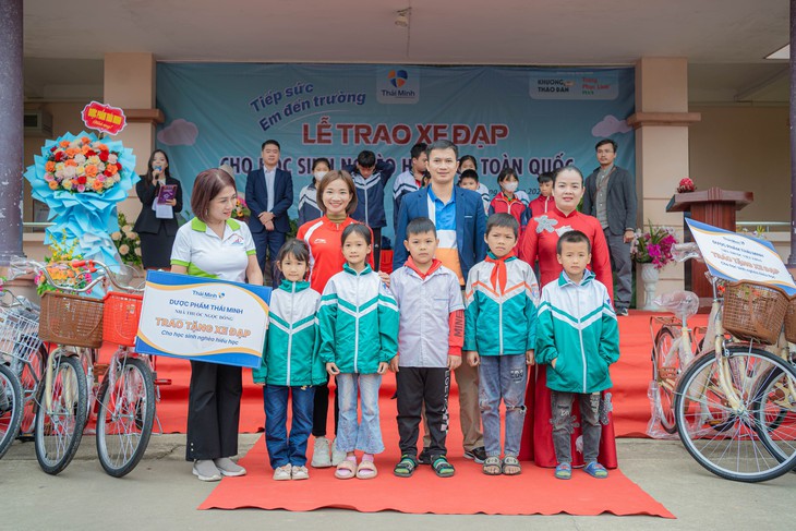 Chiến dịch Tiếp sức em đến trường: Khi việc thiện là làm cùng nhau- Ảnh 2. Chiến dịch Tiếp sức em đến trường: Khi việc thiện là làm cùng nhau- Ảnh 2.