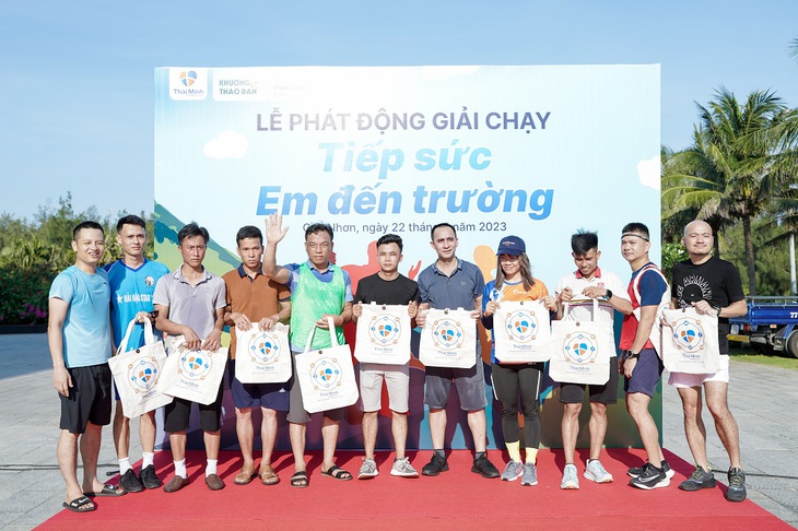 Chiến dịch Tiếp sức em đến trường: Khi việc thiện là làm cùng nhau- Ảnh 3. Chiến dịch Tiếp sức em đến trường: Khi việc thiện là làm cùng nhau- Ảnh 3.