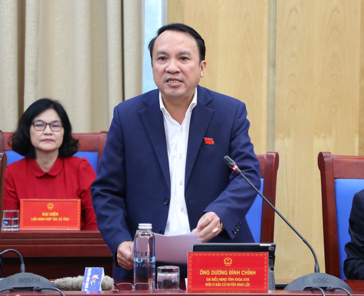 Vụ 6 công nhân tử vong do bụi phổi: Không cho đoàn của huyện vào kiểm tra
- Ảnh 1. Vụ 6 công nhân tử vong do bụi phổi: Không cho đoàn của huyện vào kiểm tra
- Ảnh 1.