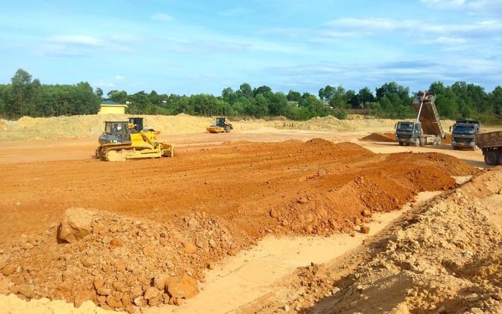Vì sao tiến độ thi công cao tốc Vạn Ninh - Cam Lộ chậm?