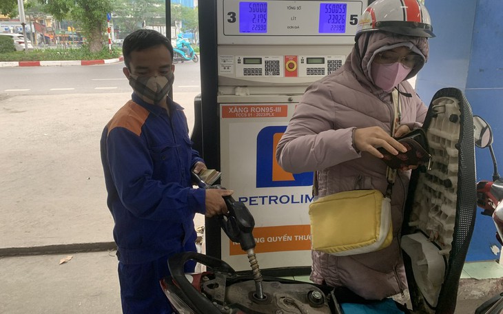 Giá xăng dầu hôm nay (7/12): Đồng loạt giảm, RON95 giảm lần thứ 4