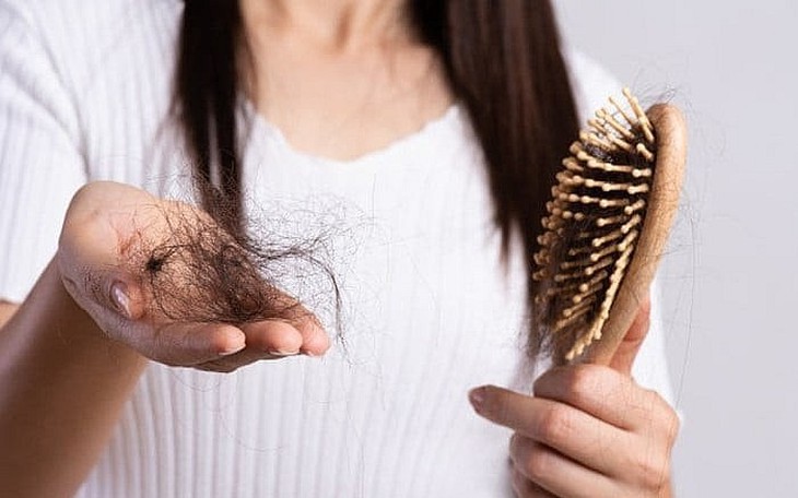 Rụng tóc do thiếu chất gì?