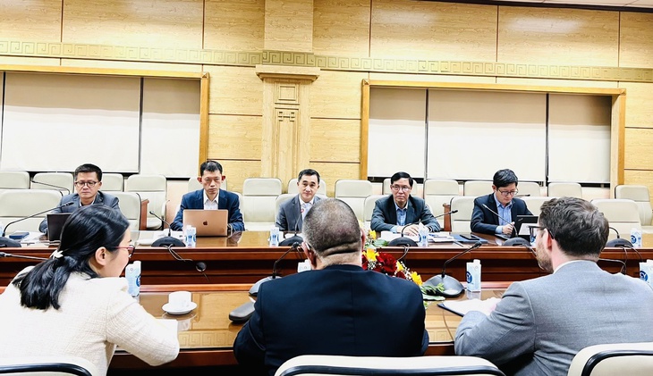 Thứ trưởng Trần Văn Thuấn tiếp giáo sư gốc Việt-nguyên Phó Giám đốc chuyên môn của Bộ Y tế và Chăm sóc Xã hội Vương quốc Anh- Ảnh 1. Thứ trưởng Trần Văn Thuấn tiếp giáo sư gốc Việt-nguyên Phó Giám đốc chuyên môn của Bộ Y tế và Chăm sóc Xã hội Vương quốc Anh- Ảnh 1.