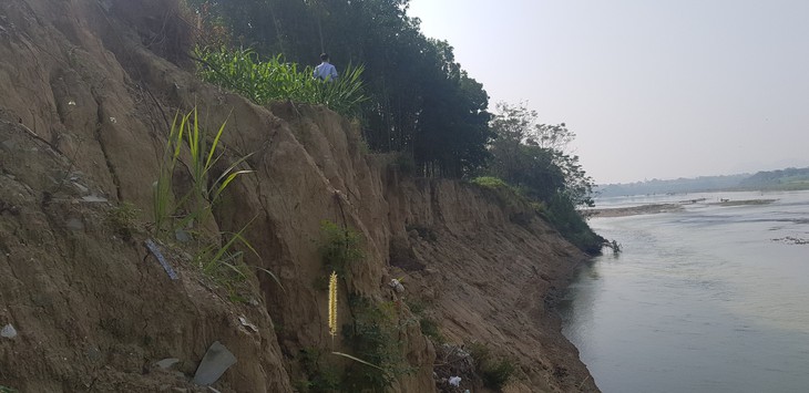 Hàng trăm người dân sống thấp thỏm bên miệng 'hà bá'- Ảnh 3. Hàng trăm người dân sống thấp thỏm bên miệng 'hà bá'- Ảnh 3.