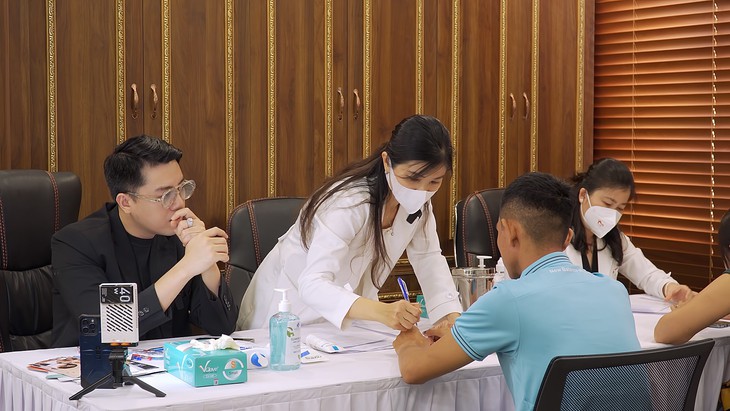 Hỗ trợ điều trị chàm, viêm da, vảy nến - mang Tết sớm cho nhiều người bệnh- Ảnh 3. Hỗ trợ điều trị chàm, viêm da, vảy nến - mang Tết sớm cho nhiều người bệnh- Ảnh 3.