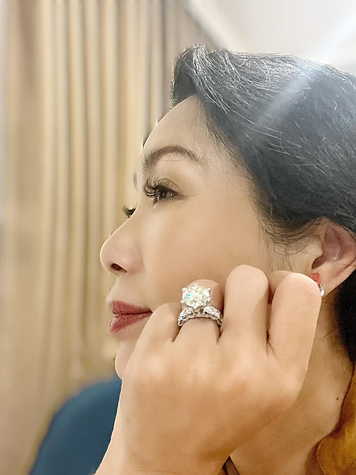 Đời thực tuổi U50 của Á hậu Việt Nam đầu tiên đạt danh hiệu NSND: Chồng đại gia yêu chiều, con cái xinh đẹp- Ảnh 5. Đời thực tuổi U50 của Á hậu Việt Nam đầu tiên đạt danh hiệu NSND: Chồng đại gia yêu chiều, con cái xinh đẹp- Ảnh 5.