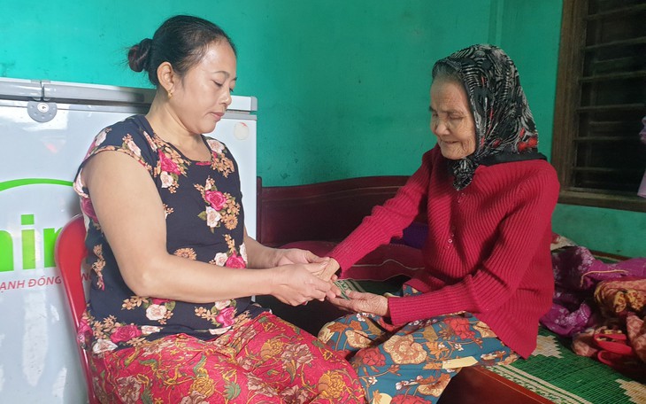 Người dân tố bị "ăn chặn" tiền trợ cấp chăm sóc người khuyết tật?