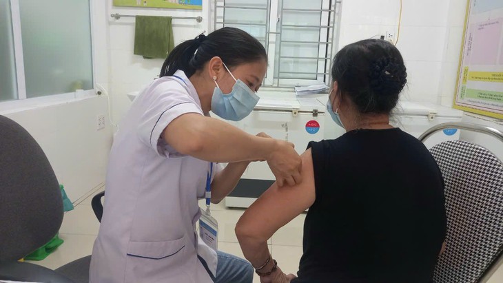 Bác sĩ khuyến cáo về các biến chứng của bệnh cúm mùa ở người cao tuổi- Ảnh 4. Bác sĩ khuyến cáo về các biến chứng của bệnh cúm mùa ở người cao tuổi- Ảnh 4.