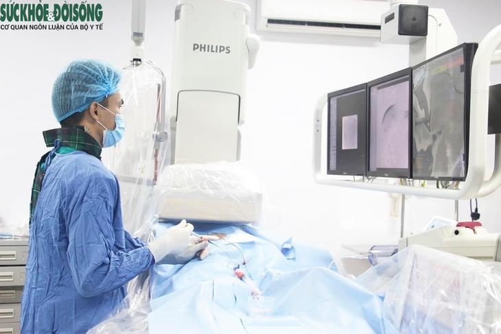 Quảng Ninh giải quyết bài toán thiếu nhân lực ngành Y tế?- Ảnh 1.