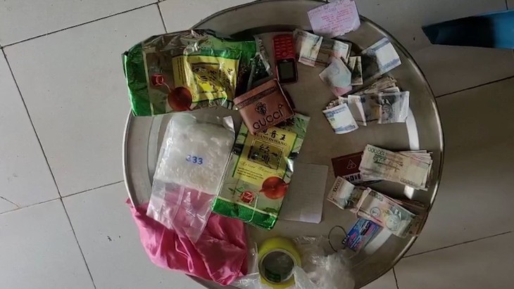 Khen thưởng Ban chuyên án triệt phá đường dây mua bán 412 bánh heroin - Ảnh 2.