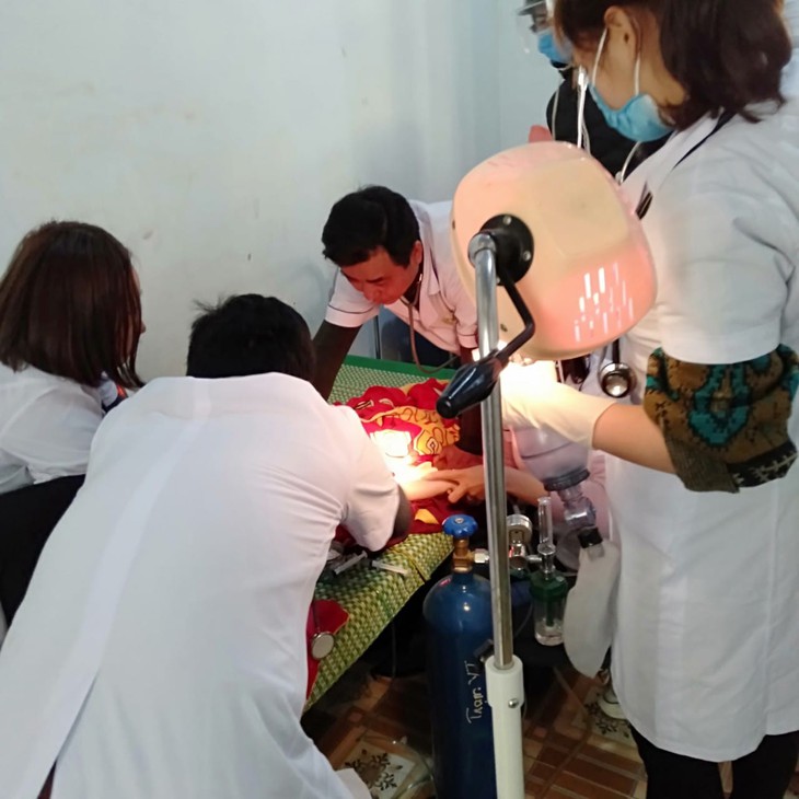 Nghệ An: Kỳ tích cứu sống bé 18 tháng đuối nước không còn dấu hiệu sinh tồn - Ảnh 1.