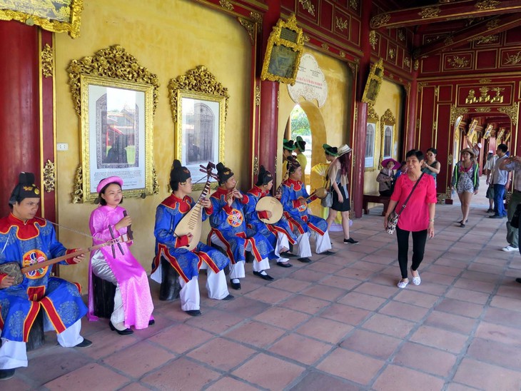 Nhã nhạc cung đình Huế - Kiệt tác âm nhạc bác học và tao nhã - Ảnh 18.