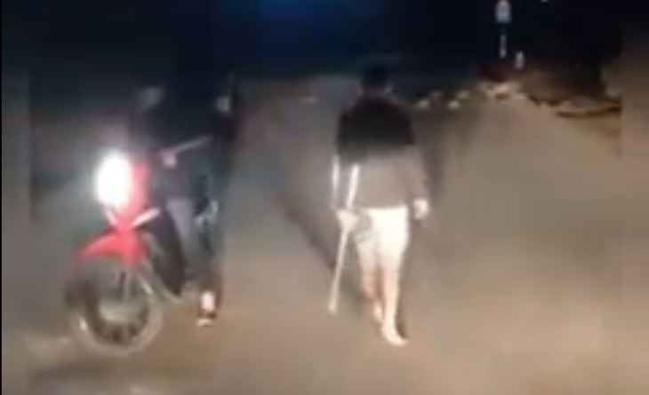 “5 anh em Lương Sơn” rải đá chặn đường để cưỡng đoạt tài sản - Ảnh 1.