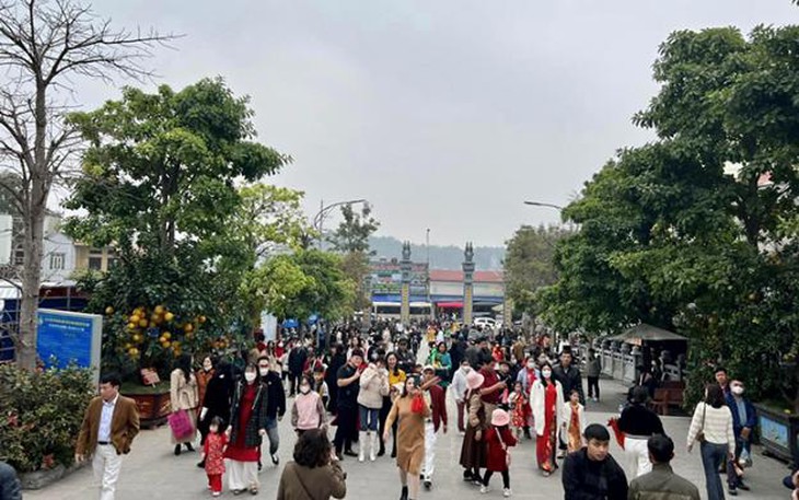 photo-1675234888658