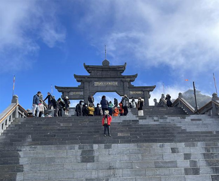 photo-1675237637747