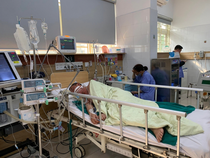Cảnh báo về tình trạng ngộ độc rượu "rởm" sau Tết - Ảnh 1.