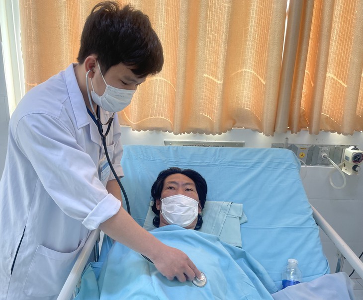 Bệnh nhân sốc nhiễm trùng, suy đa tạng, không thẻ BHYT được thầy thuốc cứu sống trong gang tấc - Ảnh 1.