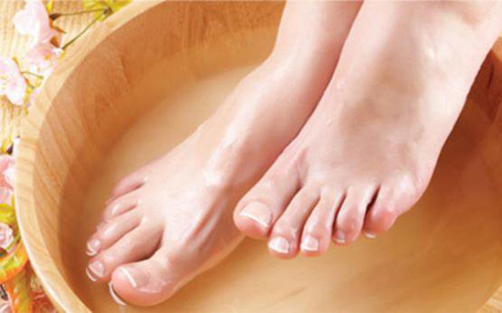 9 bài thuốc trị hôi chân khi trời nồm ẩm, dễ thực hiện tại nhà