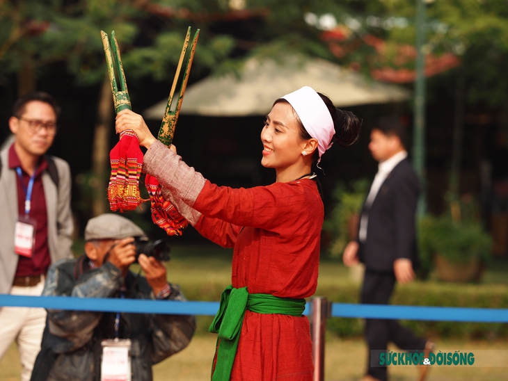 Quyền Chủ tịch nước tặng quà cho đồng bào dân tộc thiểu số trong "Ngày hội sắc xuân trên mọi miền Tổ quốc"  - Ảnh 11.