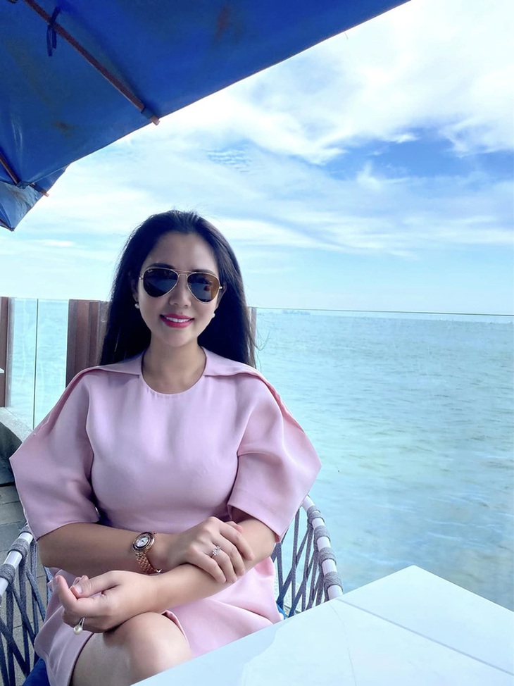 Sắc vóc chị sếp đại gia theo đuổi Đình Tú trong 'Đừng nói khi yêu' - Ảnh 12.