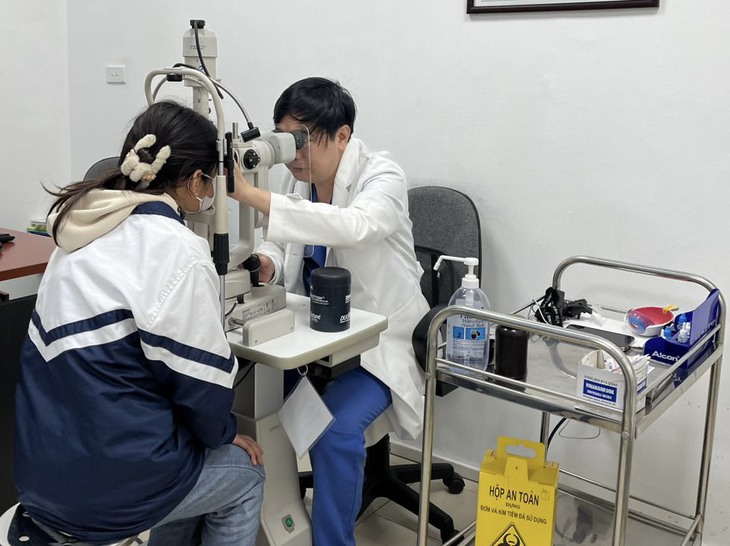 SOS: Trẻ bị chấn thương mắt nặng do trò chơi bắn đạt nhựa - Ảnh 1.