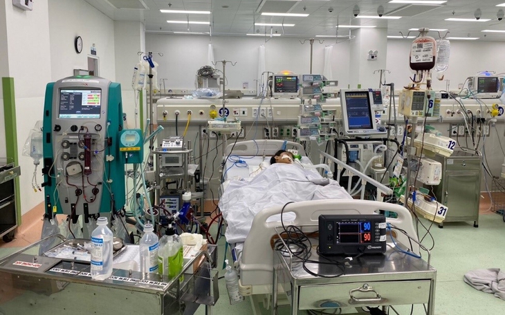 Thiếu niên 13 tuổi bị viêm cơ tim tối cấp thoát chết sau 12 ngày chạy ECMO