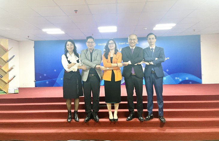 Hội thảo: “Kỷ nguyên chuyển đổi số và những định hướng cho con khi chuyển cấp”  - Ảnh 2.