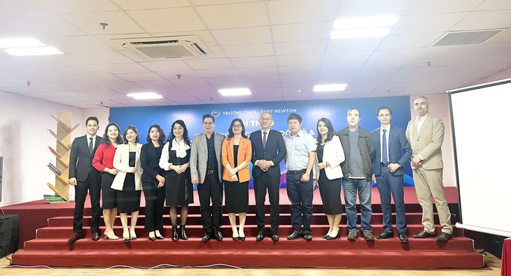 Hội thảo: “Kỷ nguyên chuyển đổi số và những định hướng cho con khi chuyển cấp”  - Ảnh 1.