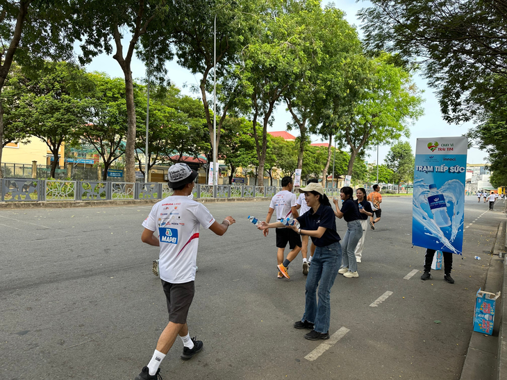 Gần 10 nghìn người tham gia "Chạy Vì Trái Tim 2023" gây quỹ phẫu thuật tim cho trẻ em tại Việt Nam - Ảnh 2.