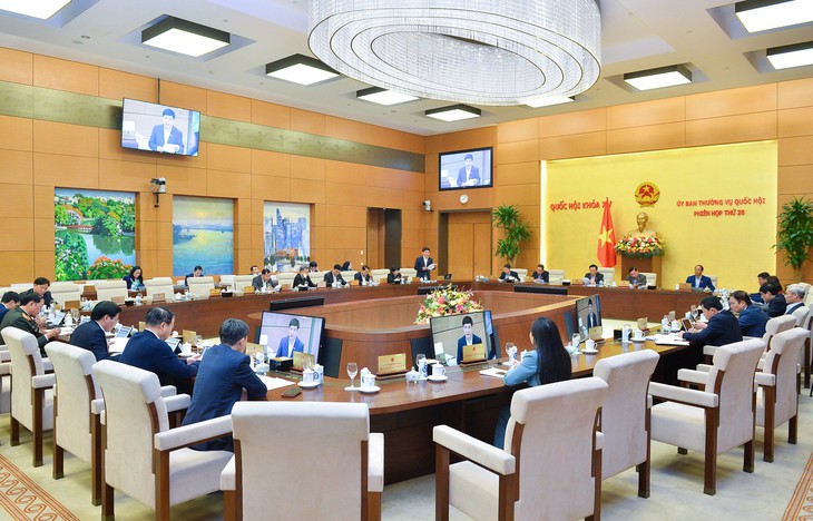Luật Khám bệnh, chữa bệnh (sửa đổi) được Quốc hội xem xét kỹ lưỡng, cân nhắc thận trọng, toàn diện - Ảnh 2. Luật Khám bệnh, chữa bệnh (sửa đổi) được Quốc hội xem xét kỹ lưỡng, cân nhắc thận trọng, toàn diện - Ảnh 2.