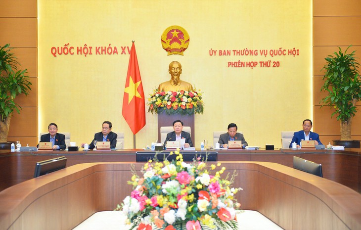 Luật Khám bệnh, chữa bệnh (sửa đổi) được Quốc hội xem xét kỹ lưỡng, cân nhắc thận trọng, toàn diện - Ảnh 1. Luật Khám bệnh, chữa bệnh (sửa đổi) được Quốc hội xem xét kỹ lưỡng, cân nhắc thận trọng, toàn diện - Ảnh 1.