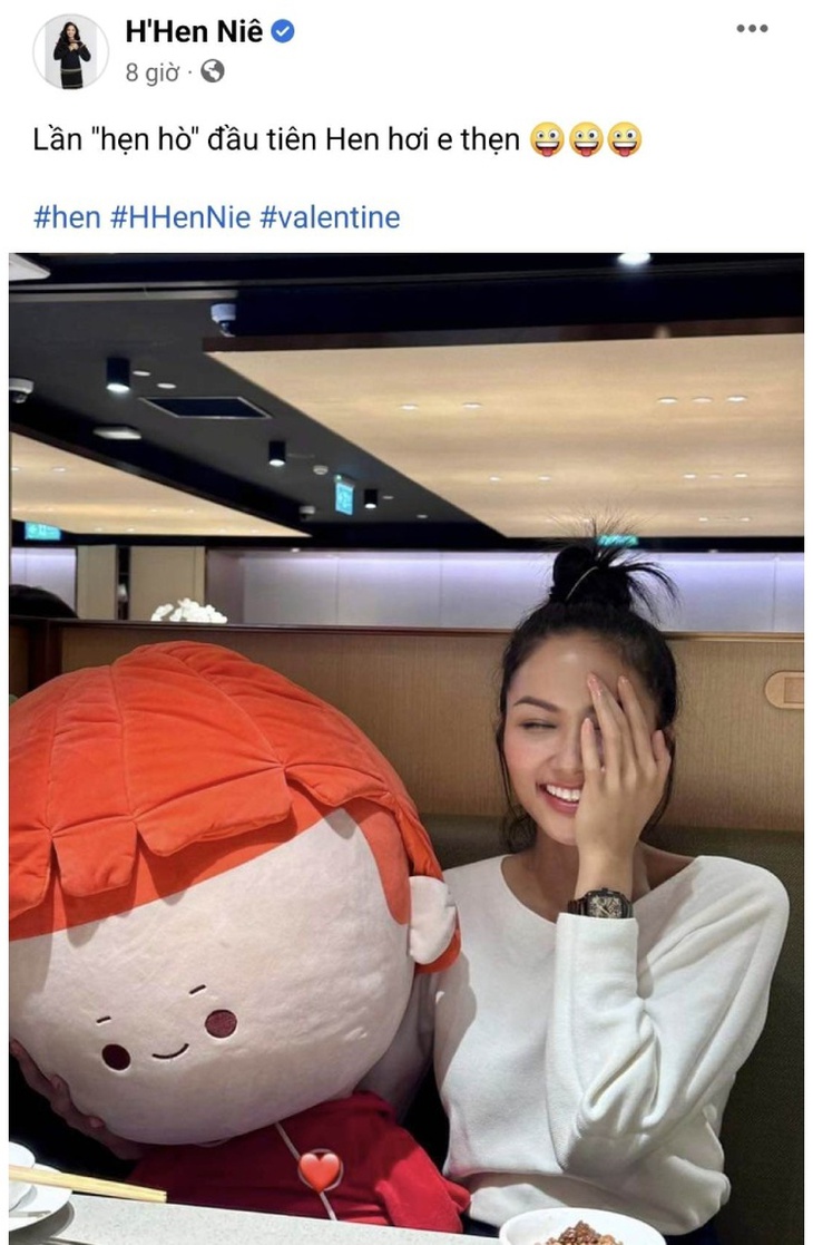 Sao Việt khoe quà valentine, "độc, lạ" nhất là món quà của Lê Dương Bảo Lâm tặng vợ - Ảnh 2.