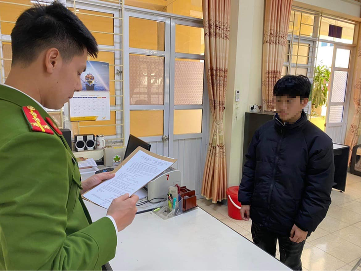 Khởi tố nam học sinh lớp 12 đâm xe máy vào CSGT - Ảnh 1. Khởi tố nam học sinh lớp 12 đâm xe máy vào CSGT - Ảnh 1.