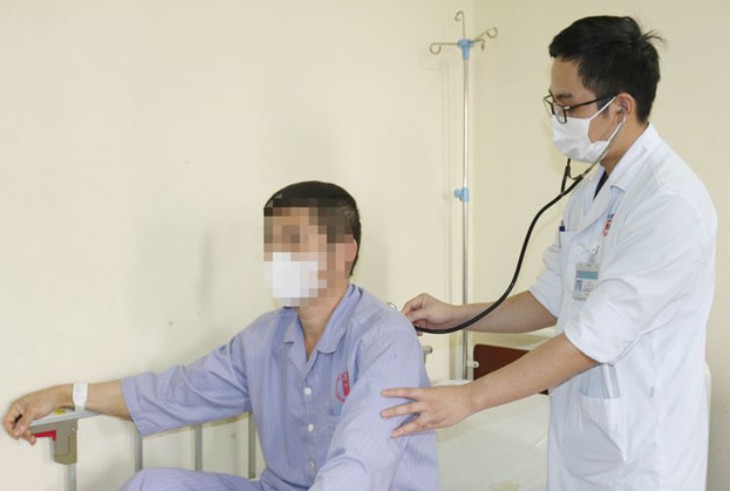 Bị ngã từ độ cao 3m, người đàn ông gãy 3 xương sườn, sốc mất máu nguy kịch - Ảnh 1. Bị ngã từ độ cao 3m, người đàn ông gãy 3 xương sườn, sốc mất máu nguy kịch - Ảnh 1.