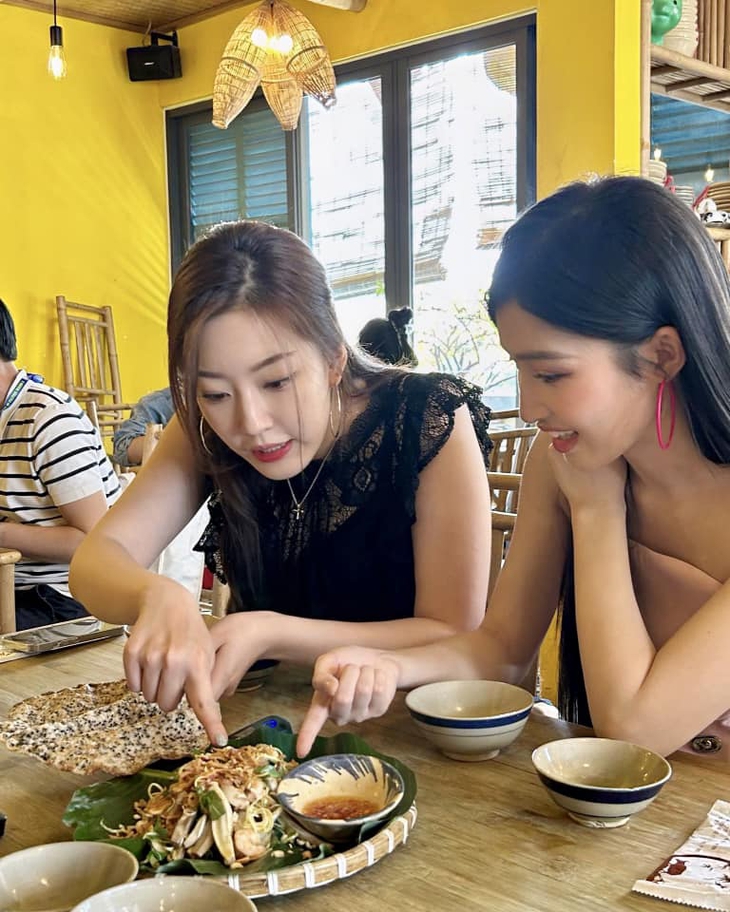 Thưởng thức ẩm thực Việt cùng dàn Hoa hậu Hàn Quốc, Phương Nhi ngượng ngùng khi nhắc người yêu tin đồn - Ảnh 6. Thưởng thức ẩm thực Việt cùng dàn Hoa hậu Hàn Quốc, Phương Nhi ngượng ngùng khi nhắc người yêu tin đồn - Ảnh 6.