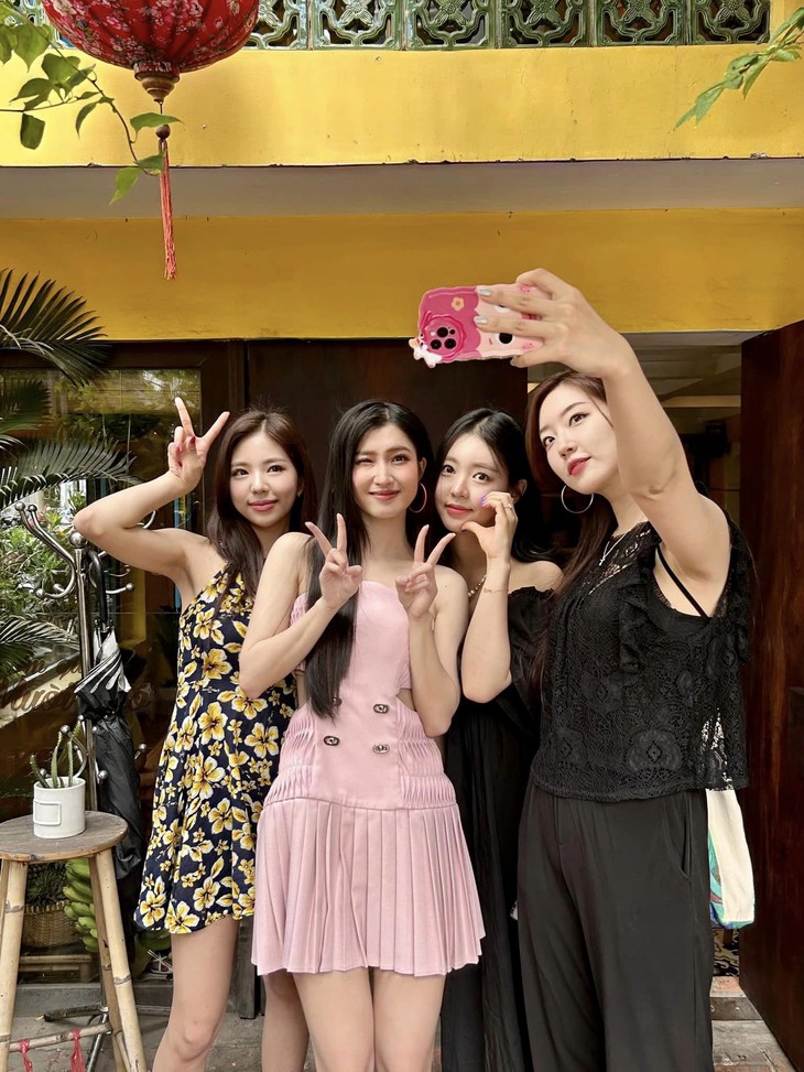 Thưởng thức ẩm thực Việt cùng dàn Hoa hậu Hàn Quốc, Phương Nhi ngượng ngùng khi nhắc người yêu tin đồn - Ảnh 3. Thưởng thức ẩm thực Việt cùng dàn Hoa hậu Hàn Quốc, Phương Nhi ngượng ngùng khi nhắc người yêu tin đồn - Ảnh 3.