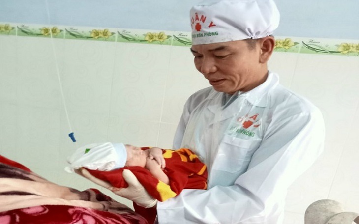 Thầy thuốc quân y giúp sản phụ sinh non "vượt cạn" thành công