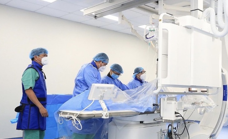 Cứu sống cụ bà bị trụy tim mạch do phình động mạch chủ bụng - Ảnh 1.