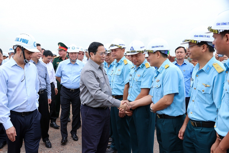 Thủ tướng phân công giải quyết vướng mắc, kiến nghị về xây dựng, phát triển kết cấu hạ tầng giao thông - Ảnh 1. Thủ tướng phân công giải quyết vướng mắc, kiến nghị về xây dựng, phát triển kết cấu hạ tầng giao thông - Ảnh 1.