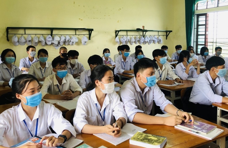 Kích thước bàn ghế nhỏ hơn thể trạng học sinh, 3 Bộ sẽ phối hợp nghiên cứu về nhân trắc học sinh - Ảnh 2. Kích thước bàn ghế nhỏ hơn thể trạng học sinh, 3 Bộ sẽ phối hợp nghiên cứu về nhân trắc học sinh - Ảnh 2.