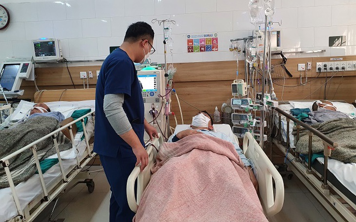 Bệnh nhân lũ lượt nhập viện vì ngộ độc rượu, cách nhận biết methanol phòng ngộ độc