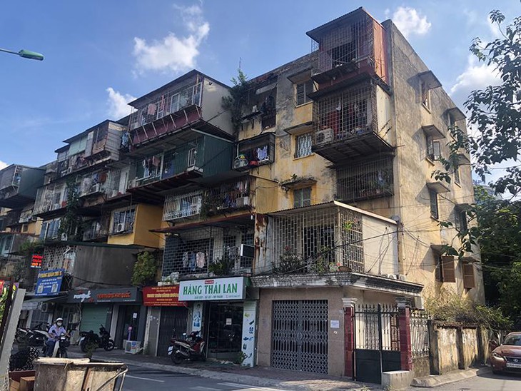 Trong quý I/2023, Hà Nội sẽ di dời toàn bộ người dân khỏi 10 chung cư cũ nguy hiểm cấp D - Ảnh 1.
