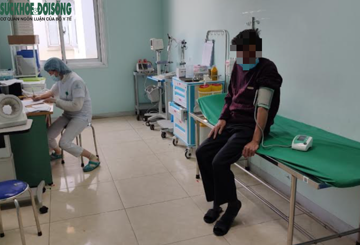 Nôn ra cả bát tô máu tươi vì nghiện rượu - Ảnh 1.